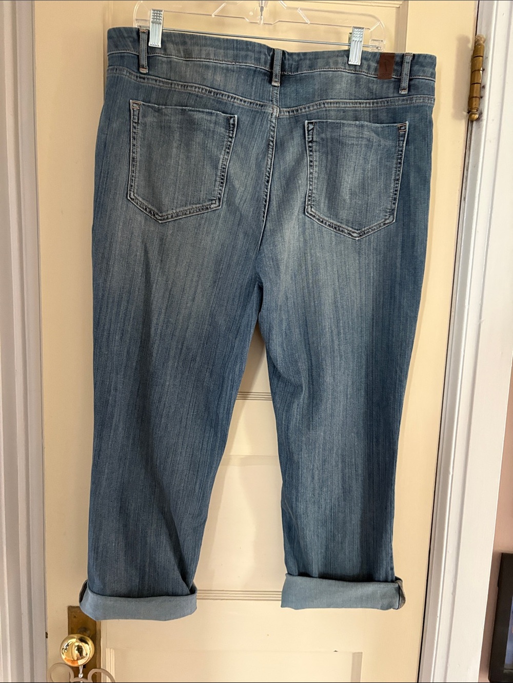 Vera Wang Light Blue Capri Roll-Cuff Jeans